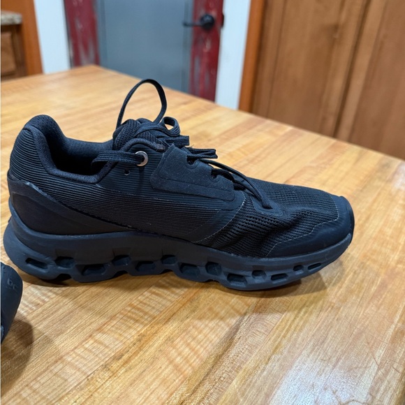 On Running Charcoal Sneakers - Picture 11 of 12